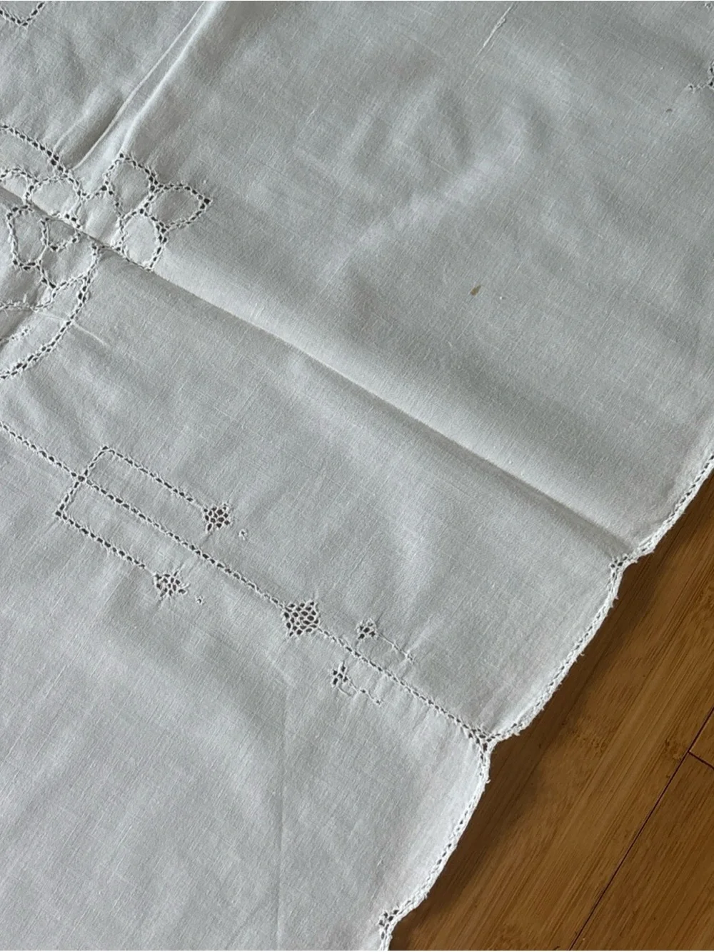 Vintage Richelieu Embroidered Cut Work White Linen Blend Tablecloth Floral Motif
